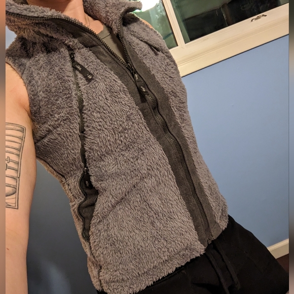 GUC Kuhl Flight Vest - Picture 2 of 15